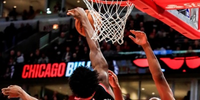 Thompson y los Cavaliers dan primer triunfo a Beilein