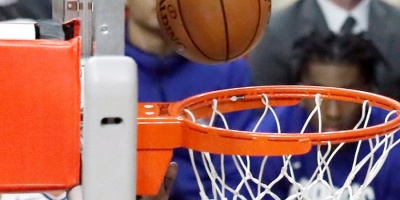 Booker lidera contra los Warriors, que pierden a Curry