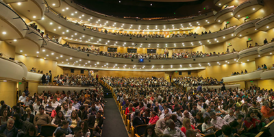 El Sodre investiga las causas por las cuales se produjo un desprendimiento de areniscas del dintel de una de las escaleras del Auditorio Adela Reta