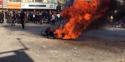 Irn corta acceso a internet tras protestas por subida del precio de gasolina