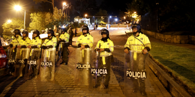 Ms de 300 policas heridos durante protestas contra el Gobierno colombiano