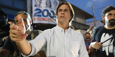 Lacalle Pou opin que calificadora Fitch Ratings "se mete en un terreno poltico un tanto arriesgado"