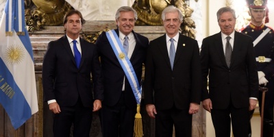 Vzquez, el electo mandatario Lacalle Pou, Topolansky y Mujica, saludaron al nuevo presidente de Argentina
