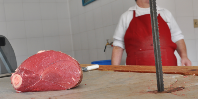 Carniceros y consumidores analizan convocar movilizacin por precio de la carne