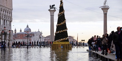 El agua vuelve a subir en Venecia y alcanza los 144 centmetros