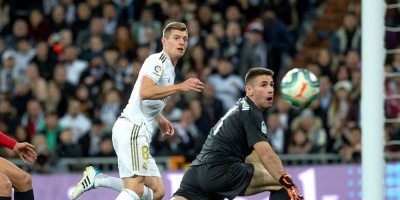 La sequ�a del Real Madrid entrega al Bar�a el liderato en solitario