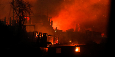 Incendio forestal alcanz 50 viviendas en costera urbe chilena de Valparaso