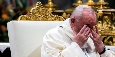 El papa pide perdn por reprender a una fiel que le agarr en el Vaticano
