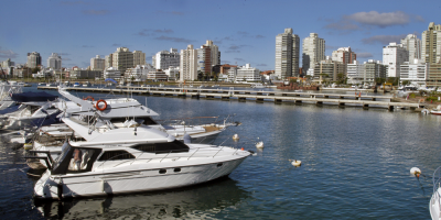 Argentina revera el impuesto del 30 % a los turistas pero en 180 das