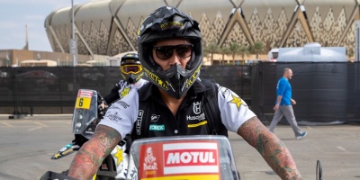 As llegan las figuras del Dakar en coches
