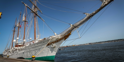 Lleg a Uruguay el buque escuela de la Armada espaola