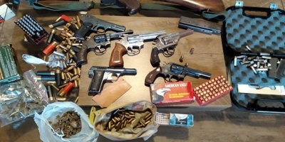 Hallan joyas y armas tras un allanamiento en Aeroparque, Canelones