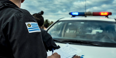 Detuvieron a dos delincuentes tras cometer un arrebato en Maldonado
