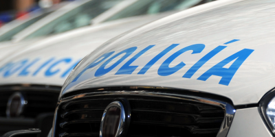 Un polica recibi tres disparos y permanece internado en estado reservado