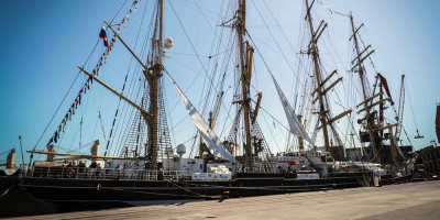Lleg a Montevideo el buque escuela ruso que conmemora bicentenario de Antrtida
