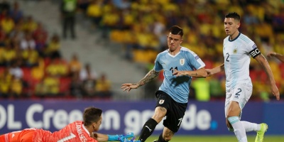 Argentina, con paso perfecto a costa de Uruguay; Colombia da susto a Brasil