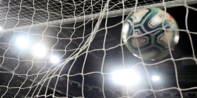 River Plate vence a Banfield y se afianza en el liderato