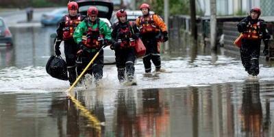 Inundaciones y caos en el transporte del Reino Unido por la tormenta Dennis
