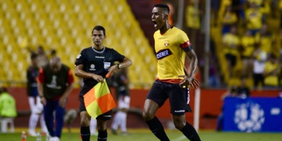 Fidel Martnez da ventaja al Barcelona ante el Cerro Porteo