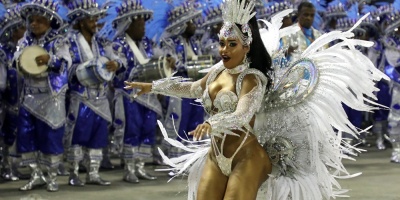 Stira a picarda brasilea abre segunda noche de desfiles de carnaval en Ro