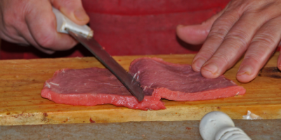 Greenpeace y otras ONG piden que la CE que recomiende comer menos carne