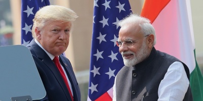 India y EEUU firman acuerdos mientras la violencia en Delhi deja 13 muertos