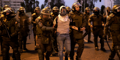 Polica chilena reprime protesta pacfica contra el festival de Via del Mar