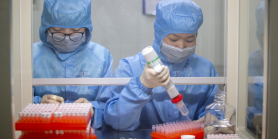 China confa en controlar el brote de coronavirus en abril y aumentan casos en Corea del Sur