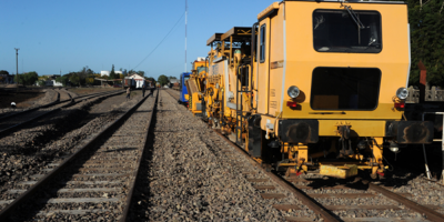 Colectivos contrarios al trazado del tren de UPM presentan firmas este medioda ante la Junta Departamental de Durazno