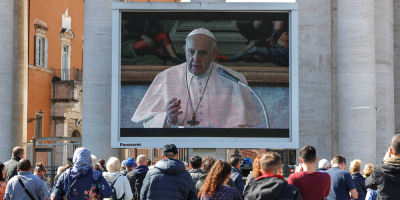 El papa rez el ngelus en "streaming" en una plaza con baja afluencia
