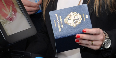 Cancillera recomend a uruguayos con doble nacionalidad que no viajen con pasaporte extranjero