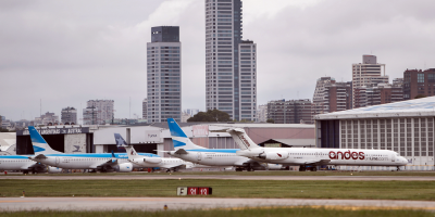 Argentina limita transportes internos y dicta apoyo econmico por COVID-19