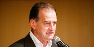 El senador Guido Manini Ros dijo que establecer la cuarentena general hoy, le traera perjuicios grandes al pas