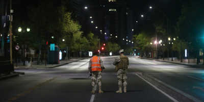 Chile se acerca a 1.000 casos de COVID-19 y considera la cuarentena en la capital