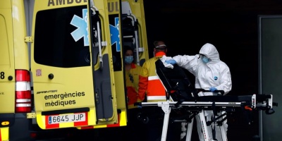 Hospitales desbordados y sanitarios agotados, imagen de la pandemia en Espaa