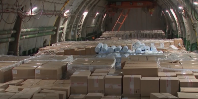 Rusia enva a EE.UU. avin con equipamiento para enfrentar COVID-19