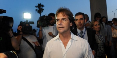Lacalle Pou prometi derogar impuestos a las jubilaciones y cuestiono amistades con lderes por "pensar primero en Marx"