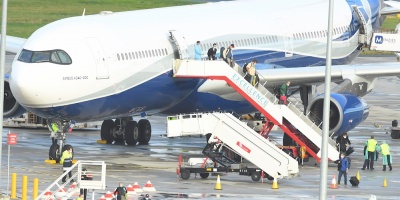 Lleg a Australia el avin que traslad desde Uruguay a 112 pasajeros del crucero Greg Mortimer
