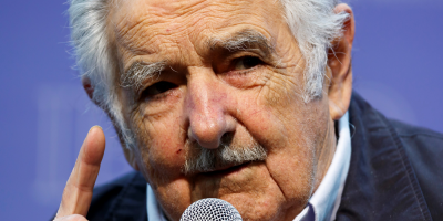 Mujica cree que el Gobierno habla mucho pero da "poca plata" a los sumergidos