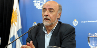 Pablo Mieres dio por terminado el tema sobre los mensajes en el Twitter del subsecretario de Defensa, Rivera Elgue, que lo atacaban a l y a Ernesto Talvi