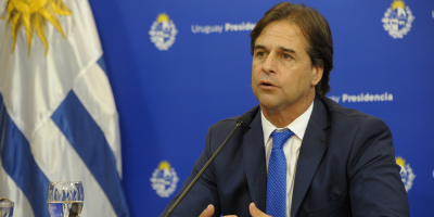 Lacalle Pou envi saludo a trabajadores: "Vamos a salir adelante"