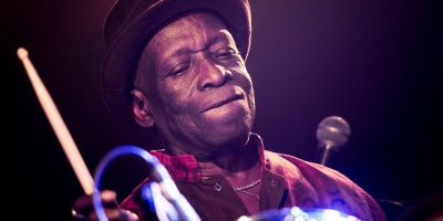 Muere el legendario baterista Tony Allen, uno de los creadores del afrobeat