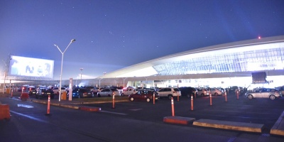 Autocine instalado en el estacionamiento del Aeropuerto de Carrasco abre el sbado