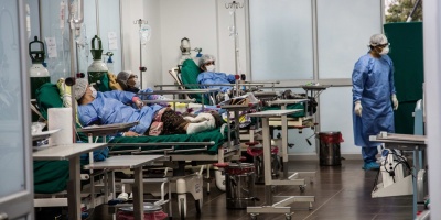 Per supera los 100.000 casos y 3.000 muertos por la epidemia de COVID-19