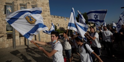 Banderas israeles en la muralla para festejar "reunificacin" de Jerusaln