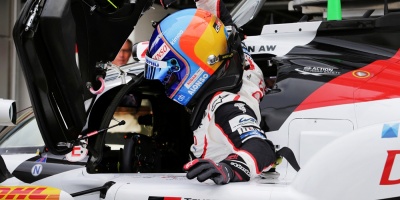 Fernando Alonso logra una doble victoria, virtual, en Indianpolis