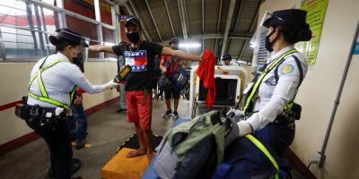 Casi 2.900 personas siguen detenidas en Filipinas por violar la cuarentena