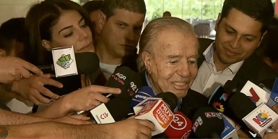Menem internado por neumona severa