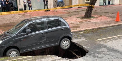 Un hundimiento en el suelo provoc� un desv�o de tr�nsito en la zona del Palacio Legislativo