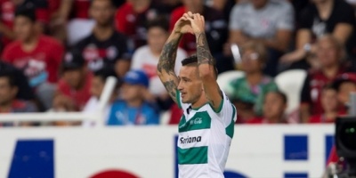 Lozano intervenido de tibia y peron�